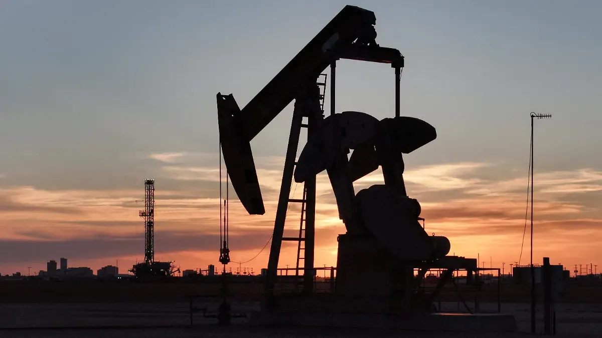 Precio del petróleo supera los 100 dólares por barril ante la expansión ...