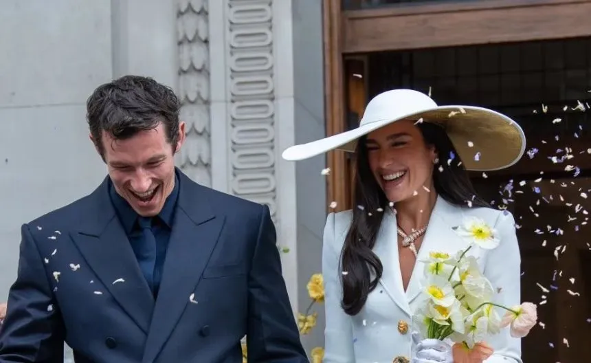 Dua Lipa ya es casada: así fue su boda secreta en Londres antes de la fiesta en Italia | Rompe Redes TV
